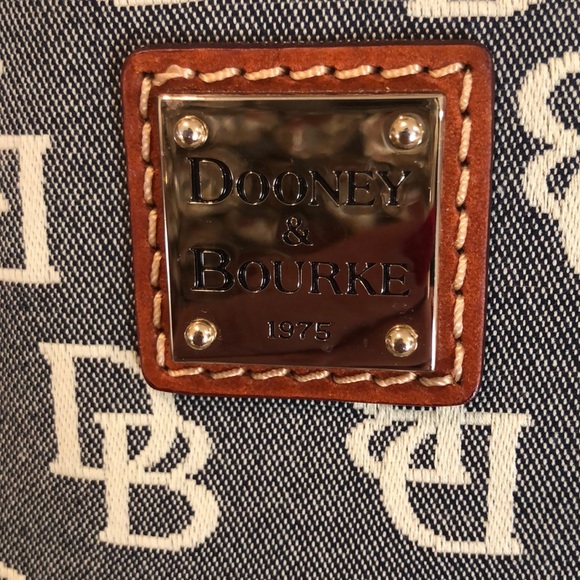 Dooney And Burke canvas bag with leather handles. - Picture 4 of 8